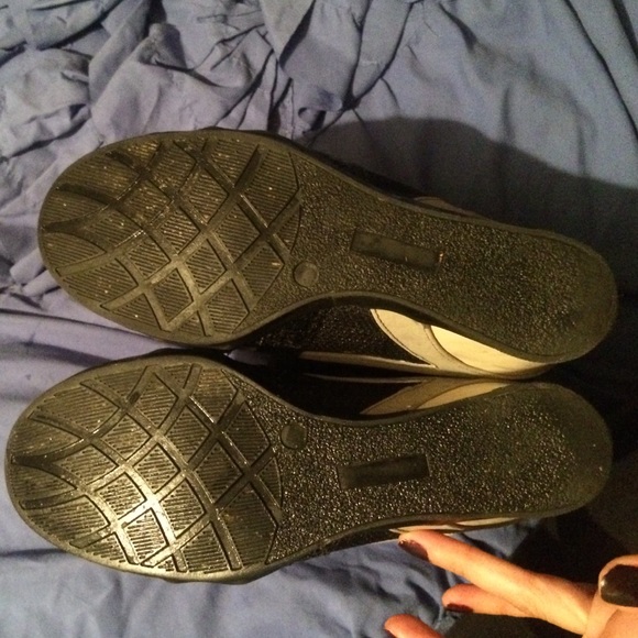 Sneaker - Picture 3 of 4