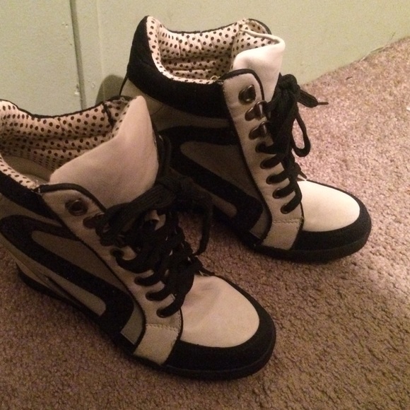 Sneaker - Picture 4 of 4