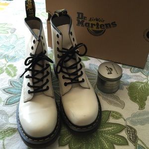 WHITE DR MARTENS WOMENS SIZE 8