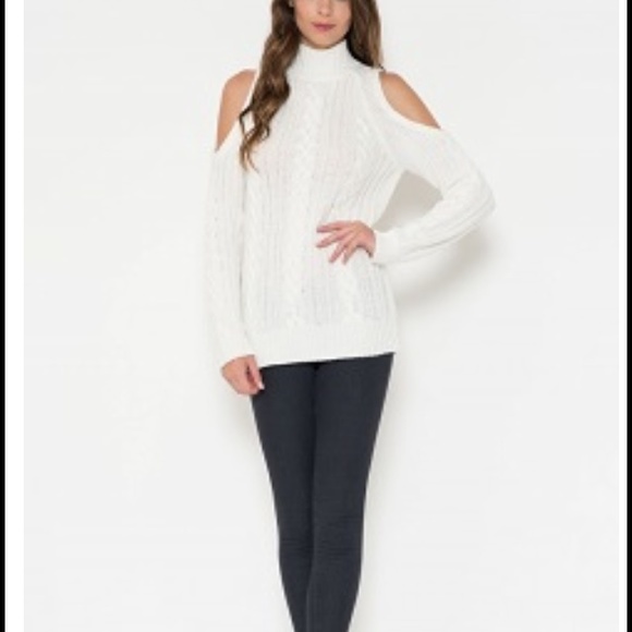 Gorgeous Open Shoulder Cable Knit Sweater - Picture 4 of 4
