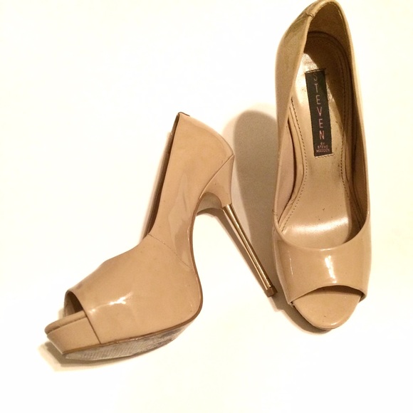 🎊HP🎊Steven by Steve Madden patent leather heels
