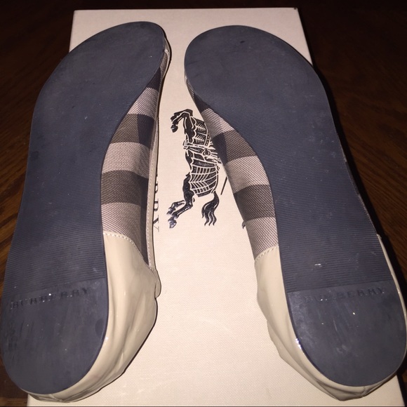 🚫SOLD🚫Authentic Burberry Check Flats - Picture 3 of 4