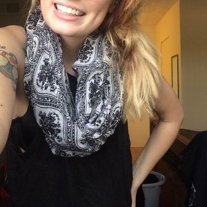 Black and white scarf
