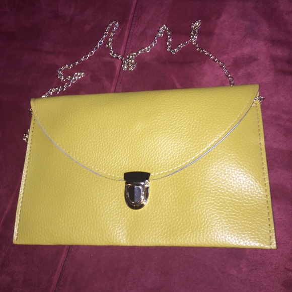 Handbags - faux leather mustard clutch w/ detachable chain!
