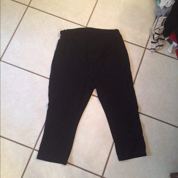 Old Navy Active Maternity Capris