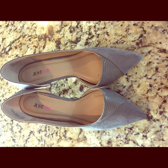 Just Fab grey low heels, size 8!