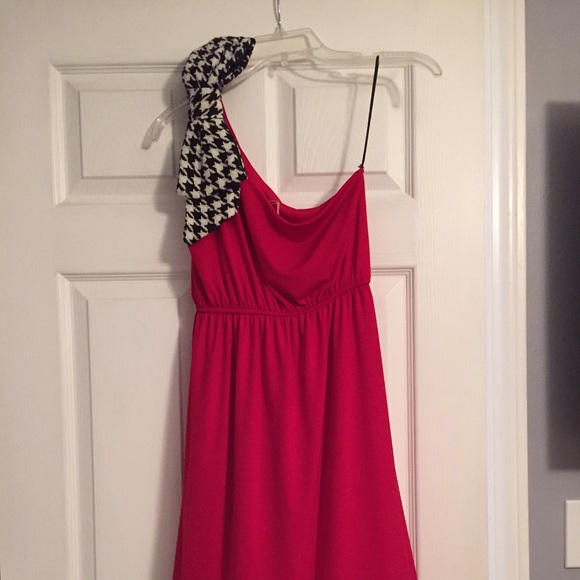 Crimson bow dress - Picture 2 of 4