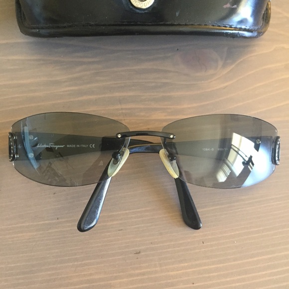 💯 Authentic Ferragamo sunglasses