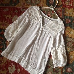 SOLITAIRE Stunning White Top!