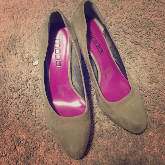Grey/taupe high heels!