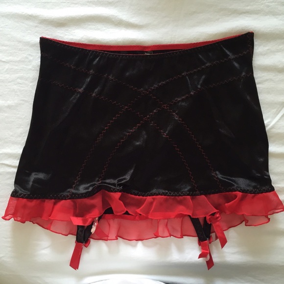 Frederick's of Hollywood Half-slip Garter