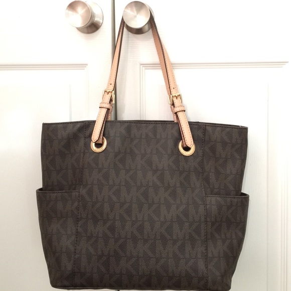 RESERVED!💯 Authentic MIchael Kors handbag.