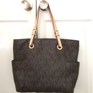 RESERVED!💯 Authentic MIchael Kors handbag.