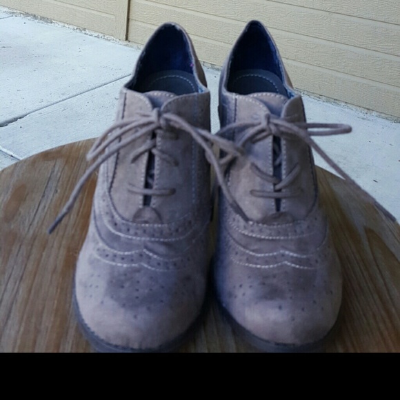 NWOT Fioni Suede Oxford