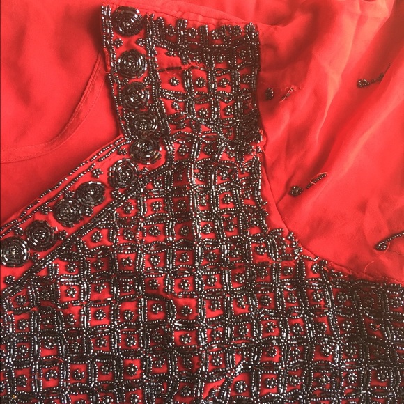 Gorgeous in red - Picture 3 of 3