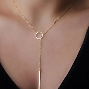 Circle and Bar Hold Chain Necklace