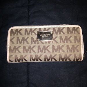 Michael kors wallet