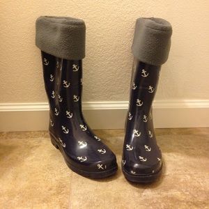 Navy blue rain boots with fleece liners