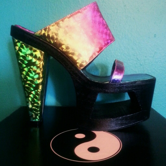 90s Holographic Club Kid Platform Heels - Picture 4 of 4