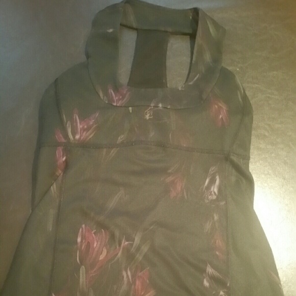 SOLD****Lululemon Midnight Iris tank size 6