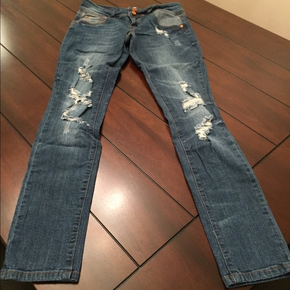 Distressed skinny jeans