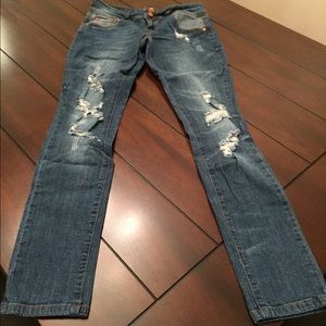Distressed skinny jeans