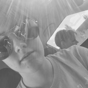 Meet your Posher, Kenzie