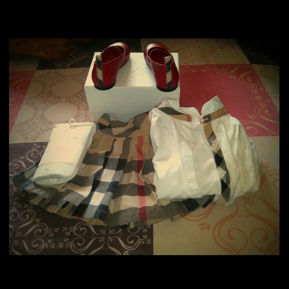 Burberry - Picture 1 of 1