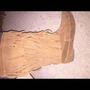 Fringe boots