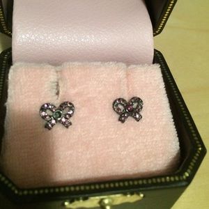 Purple bow stud