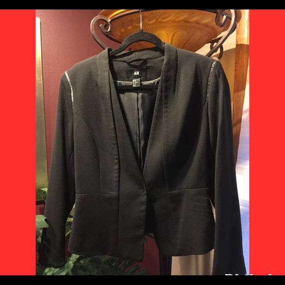 H&M Jackets & Blazers - Black V-Neck Collar Blazer w/Metal Lining
