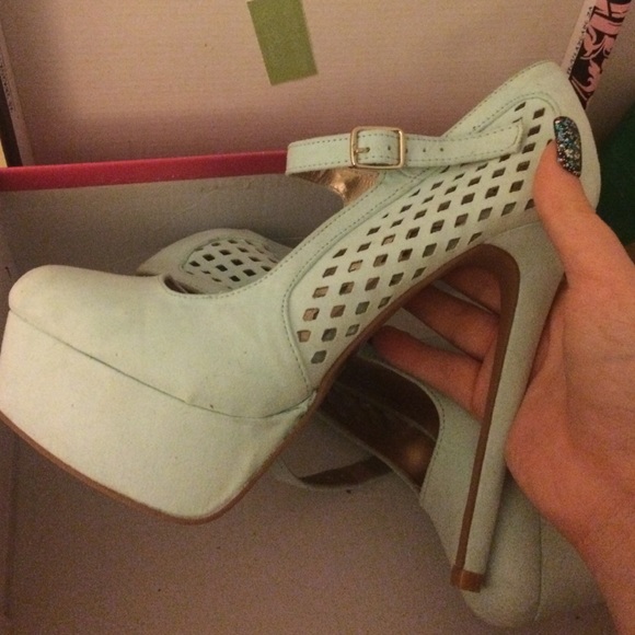 light blue heals 9/10 condition worn once