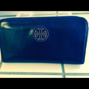 Beautiful Tory Burch Zip Wallet