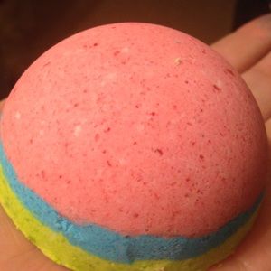 Reserved bath bombs cake/powderpuff