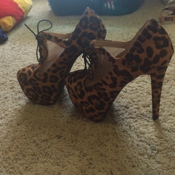 Heels - Picture 3 of 4