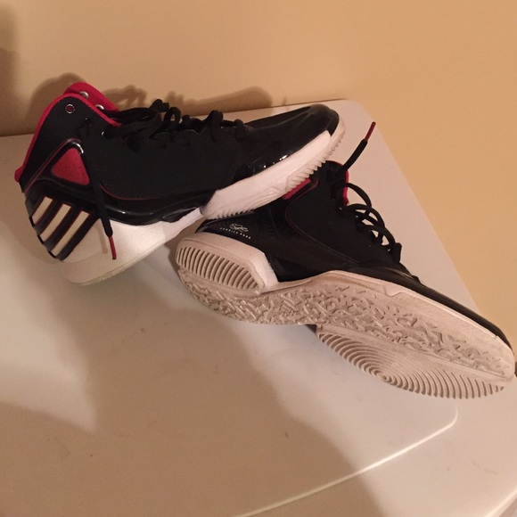 Derrick Rose 1 - Picture 3 of 3