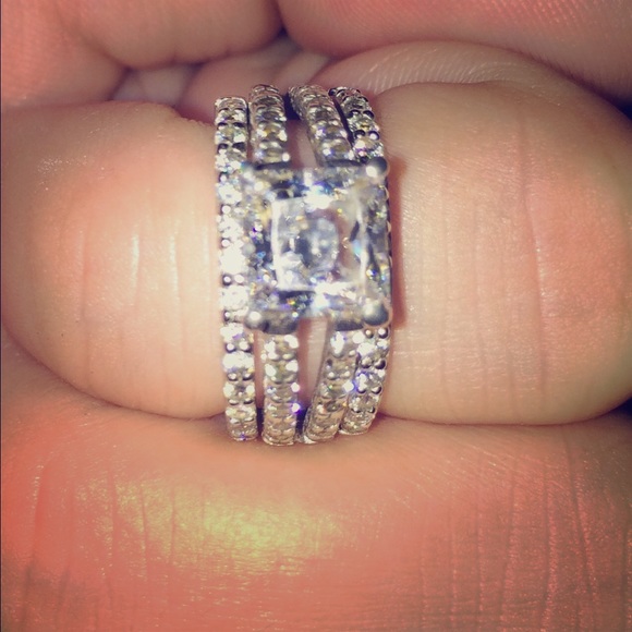 ring w/ two bands