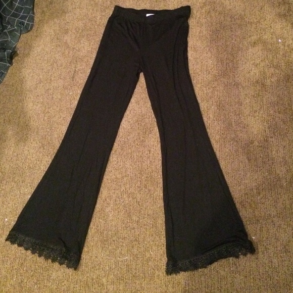 All black flowy pants◼️