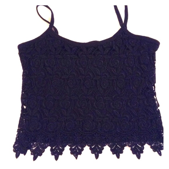 Vejaiz Designs Tops - Pretty black lace cropped tank top