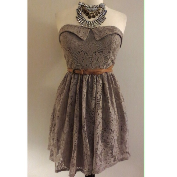 Boutique Dresses & Skirts - Stretchy Lace A Line Sweetheart Dress