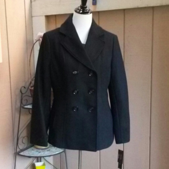 Women's pea coat. Tag is 14P, but can fit Medium.