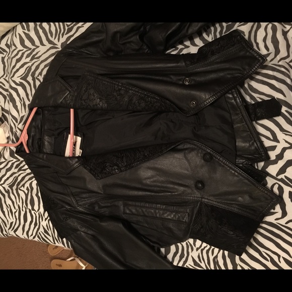 Fitted leather jacket