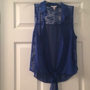 Sleeveless top.