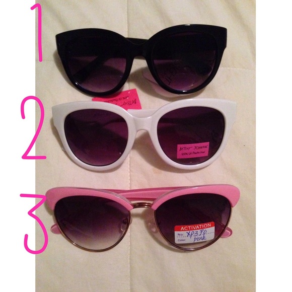 Betsey Johnson frames