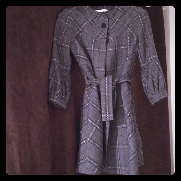 Unique coat, 3/4 sleeve, top buttons, tie at waist