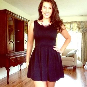 Black Sleeveless Dress!