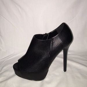 Black Open Toe Wedges from STEVE MADDEN