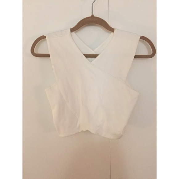 LF CRISS CROSS CROP TOP