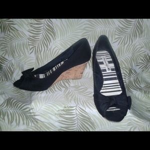 American Eagle black wedges