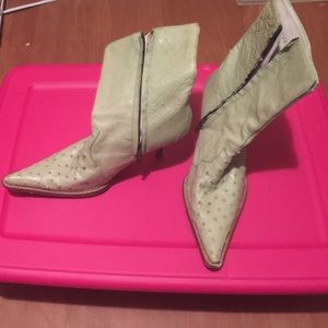 100% ostrich light green